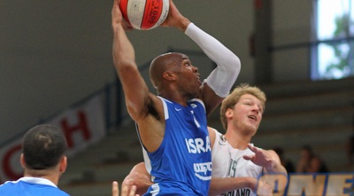 אלכס טיוס עולה לסל (איגוד הכדורסל האוסטרי)