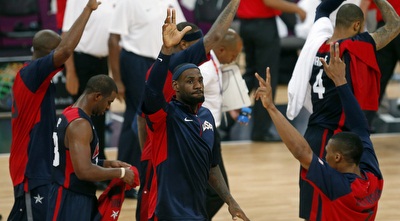 שחקני ארה&qout;ב חוגגים (רויטרס)