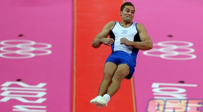 שטילוב באוויר במהלך תרגיל שולחן הקפיצות (GettyImages) שטילוב באוויר במהלך תרגיל שולחן הקפיצות (GettyImages)