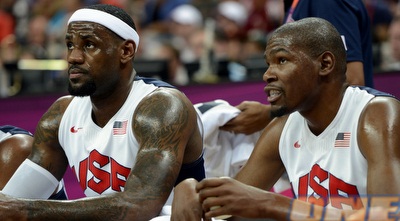 דוראנט ולברון על הספסל. לא ממש היה צריך אותם (לירון לוי)