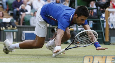 ג´וקוביץ´ מתקשה. הגיב מצוין למהלכים של מארי (רויטרס) ג´וקוביץ´ מתקשה. הגיב מצוין למהלכים של מארי (רויטרס)