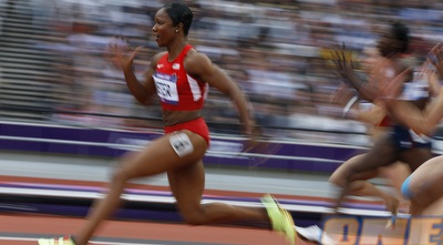 כרמליטה ג´טר עוברת ראשונה את קו הסיום (רויטרס)