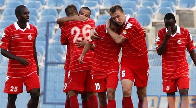 שחקני ב&qout;ש חוגגים אחרי השער של סוויסה (יוסי ציפקיס) שחקני ב&qout;ש חוגגים אחרי השער של סוויסה (יוסי ציפקיס)