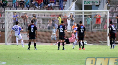 טאסבסקי מחמיץ את הפנדל (יניב גונן) טאסבסקי מחמיץ את הפנדל (יניב גונן)