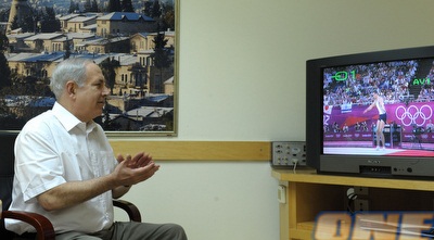 נתניהו צופה בשטילוב (משה מילנר, לע&qout;מ) (ONE)