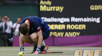 אנדי מארי ממרר בבכי בסיום המשחק (רויטרס) אנדי מארי ממרר בבכי בסיום המשחק (רויטרס)