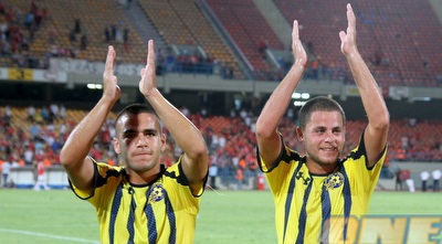 לוגסי ובן בן יאיר מודים לקהל בסיום (יניב גונן) לוגסי ובן בן יאיר מודים לקהל בסיום (יניב גונן)