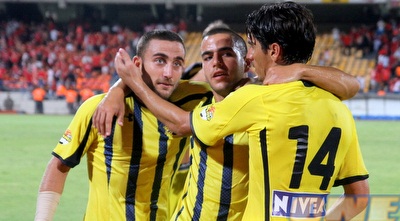 יואב זיו, בן בן יאיר ורפי דהן חוגגים (יניב גונן) יואב זיו, בן בן יאיר ורפי דהן חוגגים (יניב גונן)