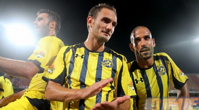 אלברמן, קרלוס וקולאוטי חוגגים (יניב גונן)