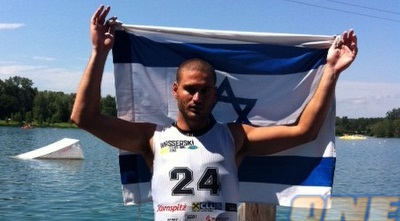 נדב אטיב חוגג