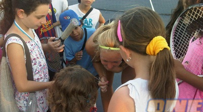 גלושקו חותמת למעריצות בארה&qout;ב