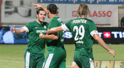 שחקני חיפה חוגגים שוויון (עמית מצפה)