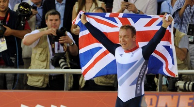 כריס הוי ודגל בריטניה, עוד מדליה לקהל הביתי (GettyImages)