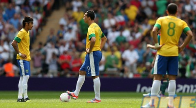 ליאנדרו דמיאו וניימאר מאוכזבים לאחר השער (GettyImages)