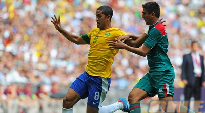 דארווין צ&acute;אבס רודף אחרי רומולו (GettyImages)