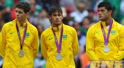 האלק, ניימאר ואוסקר עם מדליית הכסף (GettyImages)