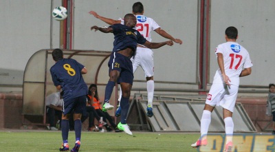 אימורו לוקמן ואחמד קסום עולים לכדור גובה (עמית מצפה)