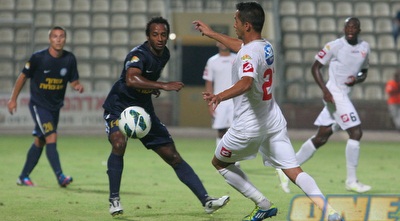 אמייה טגה מנסה לעצור את סכנין (עמית מצפה)