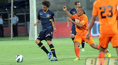 אנדלובו שומר על גונסאלו (משה חרמון)