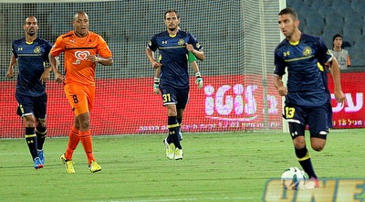 אנדלובו משקיף על מונס דאבור (משה חרמון)