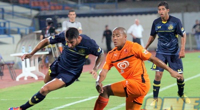 אנדלובו עוצר את עטר על הקו (משה חרמון)