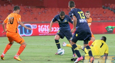 לוגסי לא מצליח לכבוש (משה חרמון)