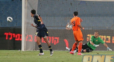 הכדור פוגע וסטרול ויוצא לקרן (משה חרמון)