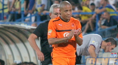 אנדלובו מודה לקהל לאחר החילוף (משה חרמון)