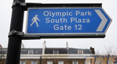 שלט בלונדון בשפה האנגלית (GettyImages)