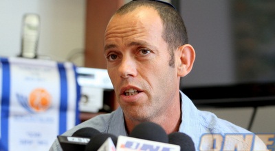 צביקה ליבר (יניב גונן)