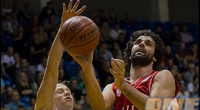 תאודוסיץ´ עולה לסל. ניצחון קל בפתיחה