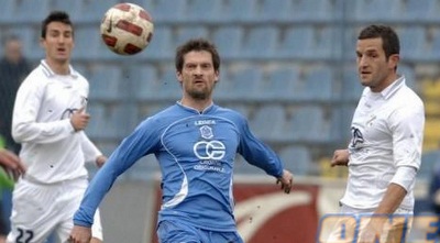 דומיניק גלאבינה. השחקנים הישראלים הלא חתומים יקבלו עדיפות