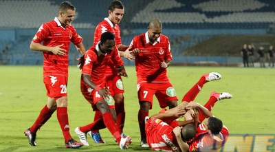 שחקני הפועל חוגגים (יוסי ציפקיס) שחקני הפועל חוגגים (יוסי ציפקיס)