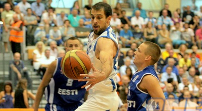 יותם הלפרין מוריד כדור חוזר (משה חרמון)