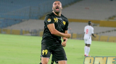 ערן לוי חוגג את השער של בית&qout;ר (משה חרמון) ערן לוי חוגג את השער של בית&qout;ר (משה חרמון)