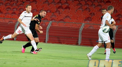 ערן לוי בועט לשער (משה חרמון) ערן לוי בועט לשער (משה חרמון)