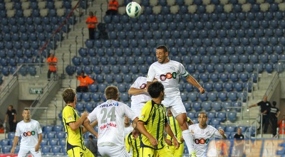 אחמד סבע עולה גבוה מעל כולם (שי לוי)