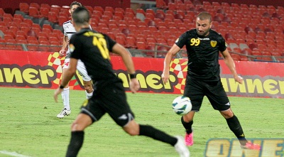 ערן לוי בדרך לבעיטה פנימה (משה חרמון) ערן לוי בדרך לבעיטה פנימה (משה חרמון)