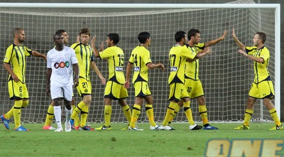 גונסאלו גארסיה חוגג עם החברים (שי לוי)