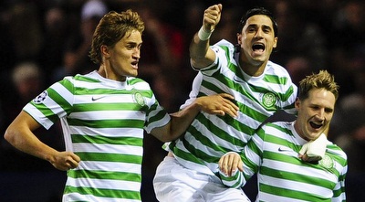 כיאל וקומונס חוגגים בסלטיק (רויטרס)