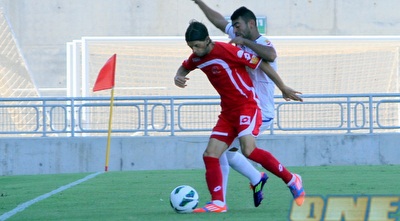 קובי חסן מנסה להשתחרר מרועי זכרי (יניב גונן)