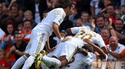 שחקני סוונסי חוגגים (GettyImages)