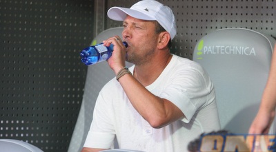 ניר קלינגר. מפגש מול הקבוצה שאותה אימן בעונה שעברה (עמית מצפה)