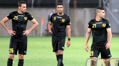 מויאל עם בראשי ושקבורץ בתום המשחק (יניב גונן)