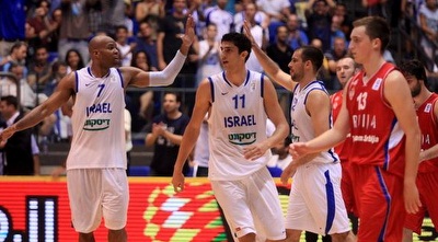 שחקני הנבחרת חוגגים (יוסי ציפקיס)