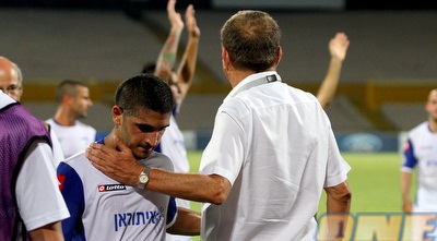 שירצקי מנחם את עדי אלישע (יניב גונן)