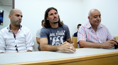 מנחם נידם ודריו פרננדס בבית הדין (יניב גונן) מנחם נידם ודריו פרננדס בבית הדין (יניב גונן)