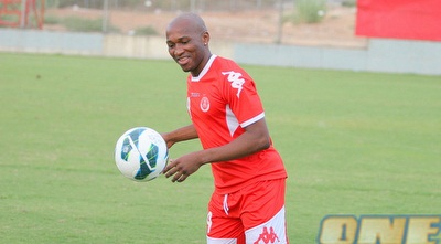 אריק דג´מבה דג´מבה משתעשע לפני המשחק (משה חרמון) אריק דג´מבה דג´מבה משתעשע לפני המשחק (משה חרמון)