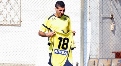 איתן טיבי באימון הבכורה עם החולצה מספר 18 (ליאור טימור) איתן טיבי באימון הבכורה עם החולצה מספר 18 (ליאור טימור)