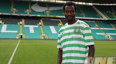 אפא אמברוז עם המדים החדשים של סלטיק 